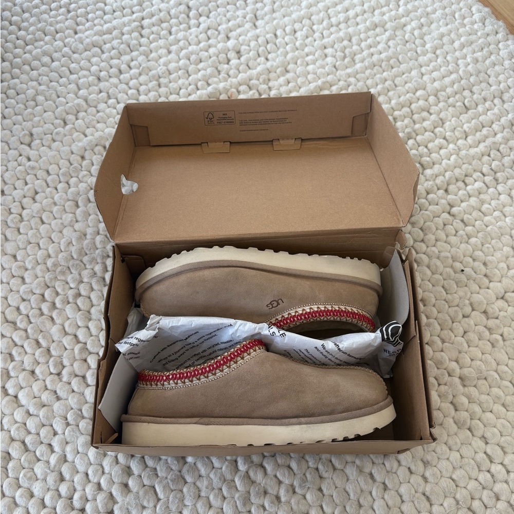 UGG Womens Tan Boots with Red Accents